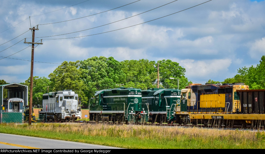 A look at the yard with all the engines